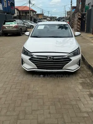 Hyundai Elantra Limited 2019 White