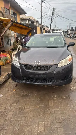 Toyota Matrix S Hatchback FWD (2.4L 4cyl 5A) 2010 Gray