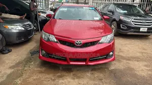Toyota Camry SE Sport 4dr Sedan w/Prod. End 11/13 (2.5L 4cyl 6A) 2014
