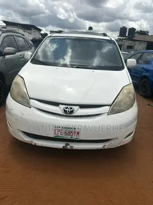 Toyota Sienna 2010 White