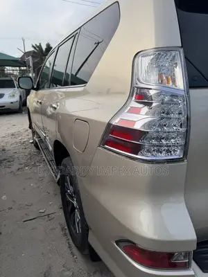 Lexus GX 460 Premium 2012 Gold