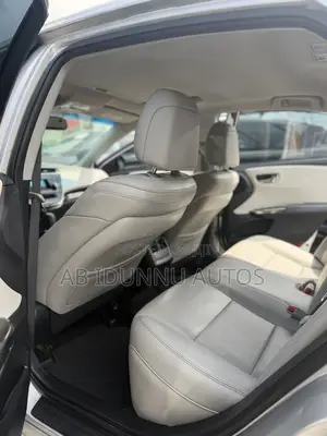 Toyota Avalon XLE Sedar FWD (3.5L 6cyl 6A) 2013 Silver