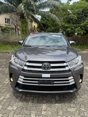 Toyota Highlander XLE 4x4 V6 (3.5L 6cyl 8A) 2017 Gray