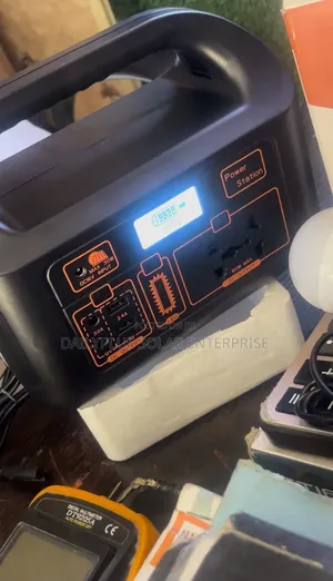 Portable 150w Power Station Solar Generator
