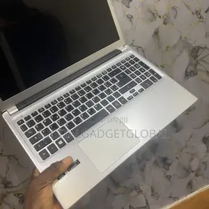 Laptop Acer Aspire V5-571 8GB Intel Core i5 HDD+SSD 500GB
