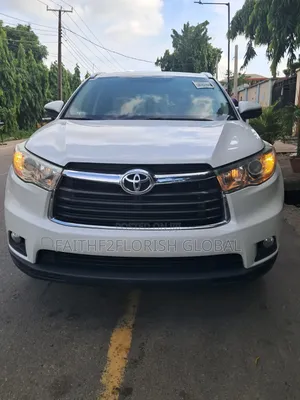 Toyota Highlander XLE 4dr SUV (3.5L 6cyl 6A) 2014 White