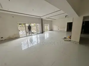 8bdrm Mansion in Apo District for sale
