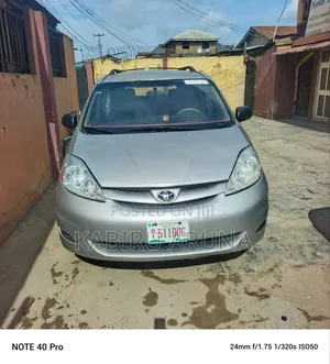 Toyota Sienna 2006 Green