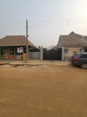 4bdrm Bungalow in Ita Sanni, Ikorodu Garage for rent