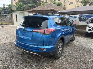 Toyota RAV4 XLE 4dr SUV AWD (2.5L 4cyl 6A) 2018 Blue