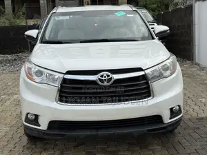 Toyota Highlander XLE 4dr SUV AWD (3.5L 6cyl 6A) 2015 White