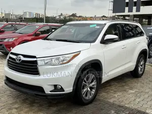 Toyota Highlander XLE 4dr SUV AWD (3.5L 6cyl 6A) 2015 White