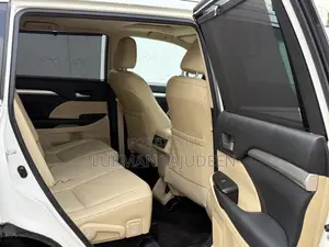 Toyota Highlander XLE 4dr SUV AWD (3.5L 6cyl 6A) 2015 White