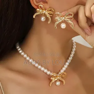 Bow Tie Pearl Set