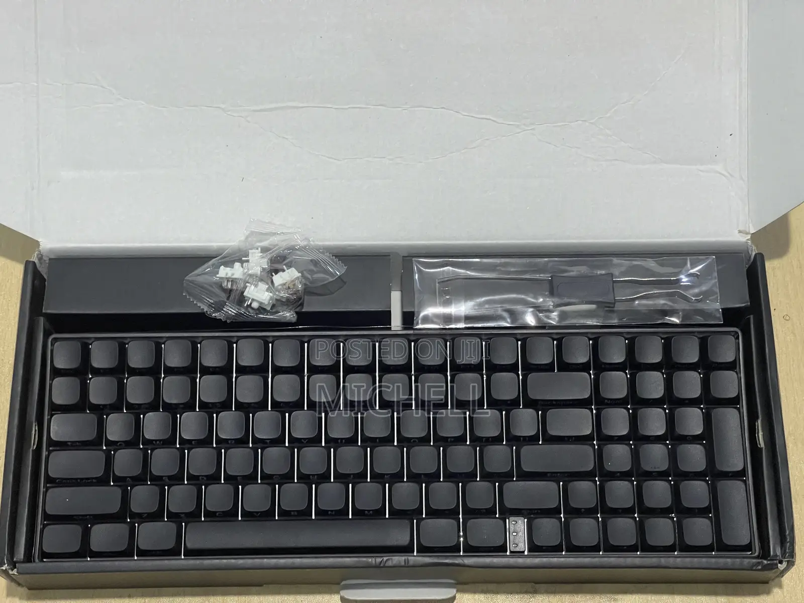Mechanical Keyboard (Aula S100)