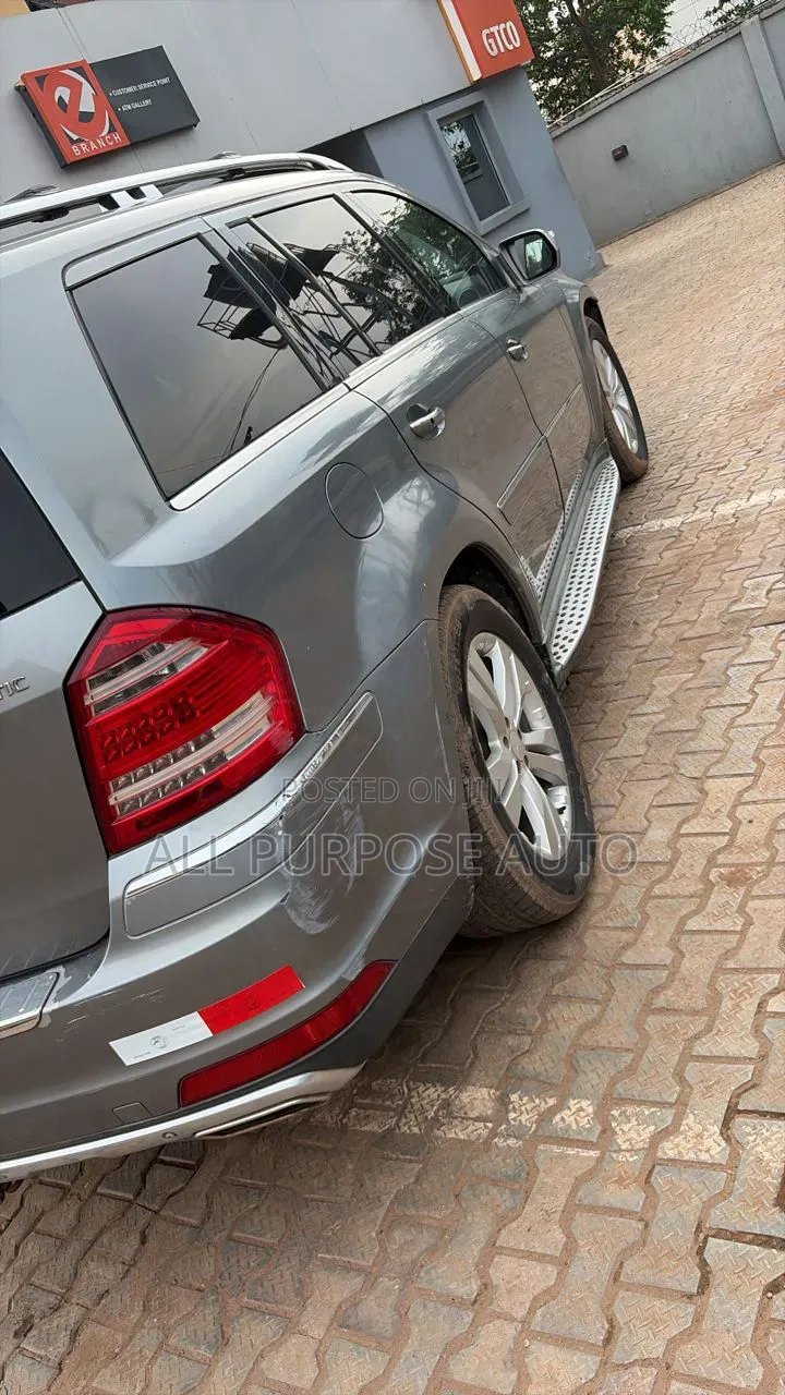 Mercedes-Benz CL 2010 Gray