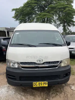 Toyota HiAce 2005 White
