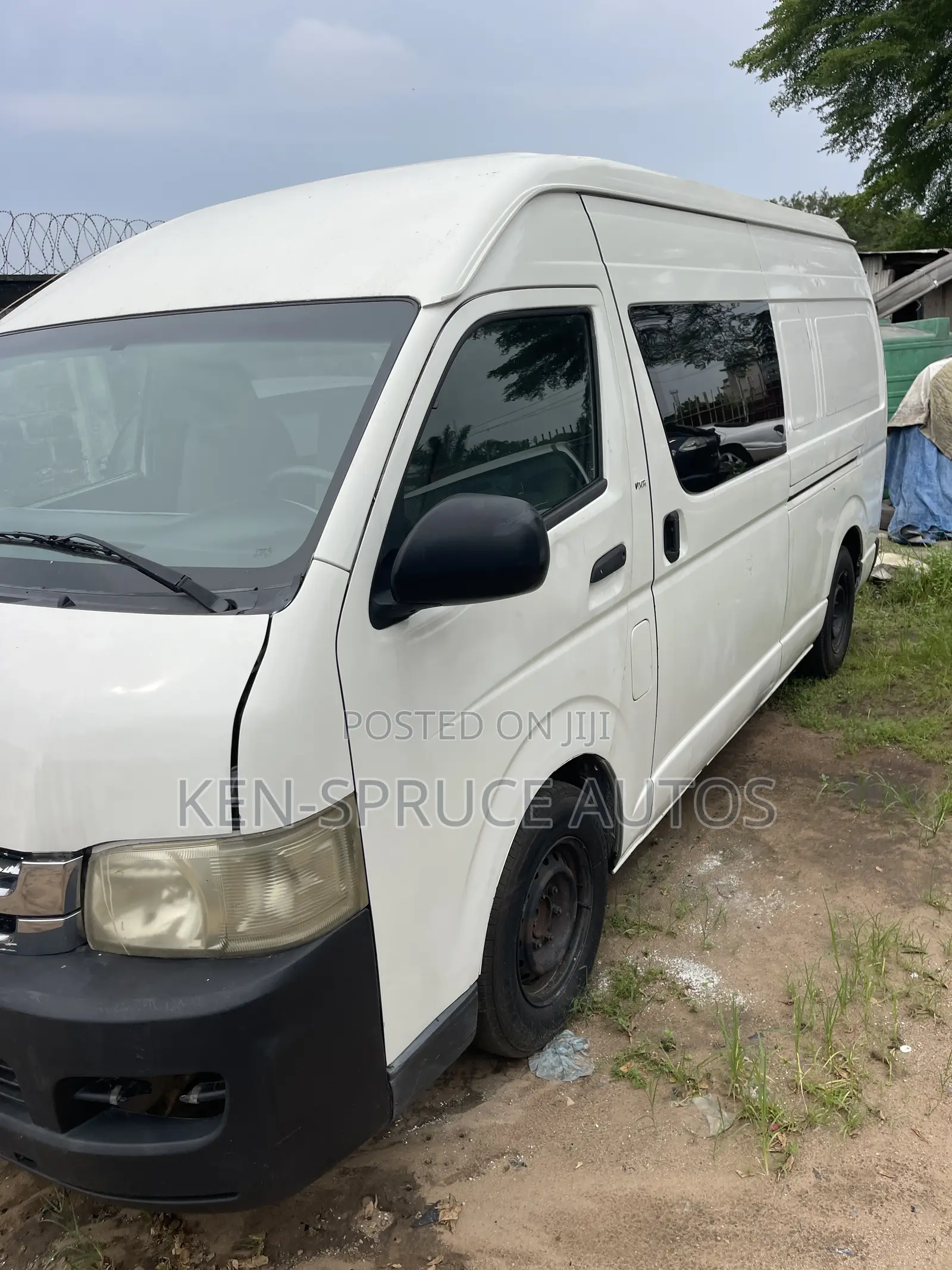 Toyota HiAce 2005 White