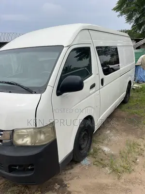 Toyota HiAce 2005 White