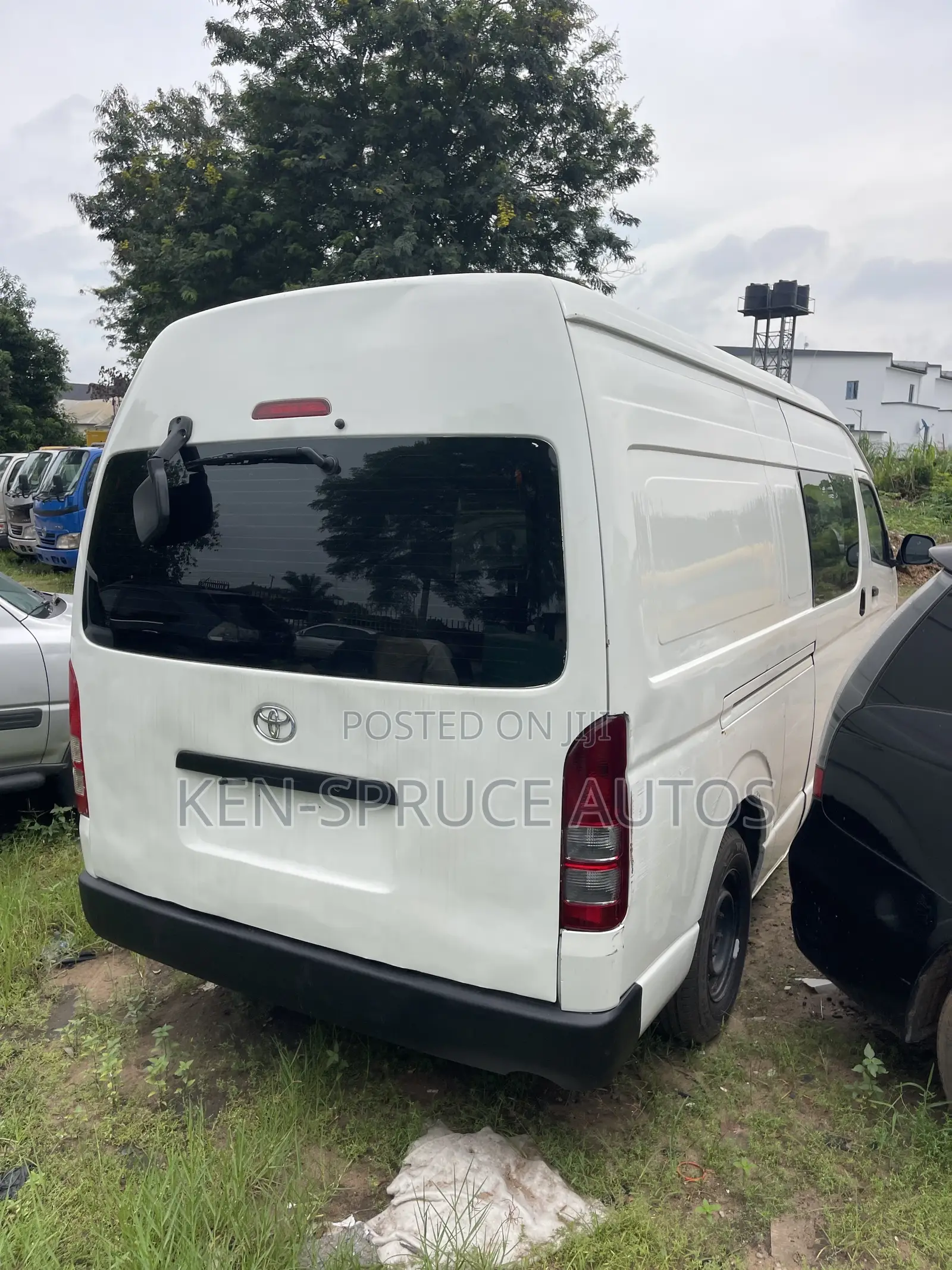 Toyota HiAce 2005 White