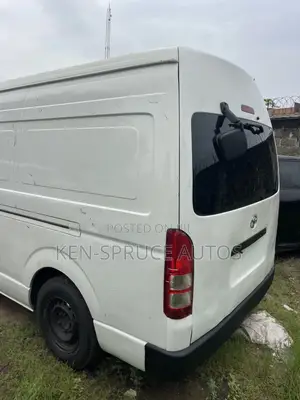 Toyota HiAce 2005 White