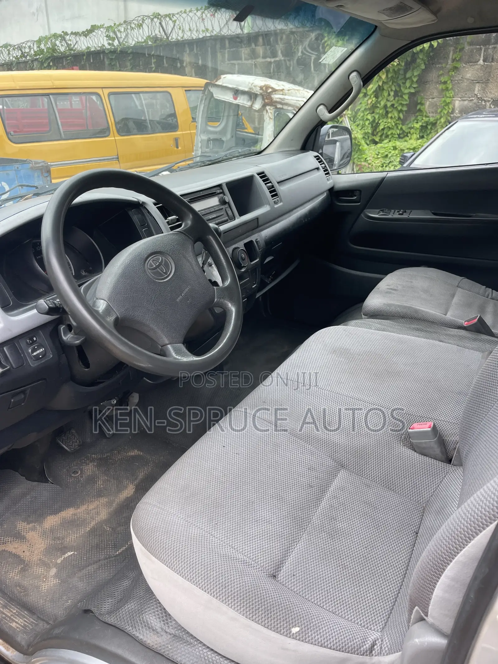Toyota HiAce 2005 White