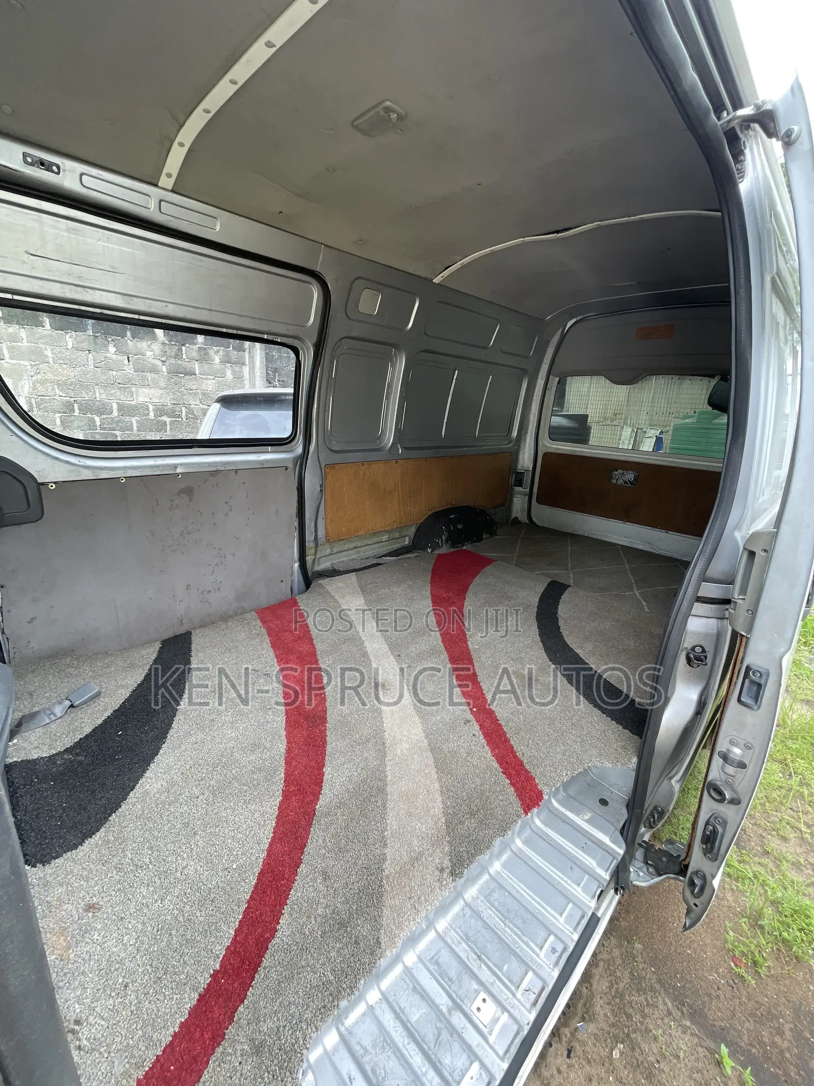 Toyota HiAce 2005 White