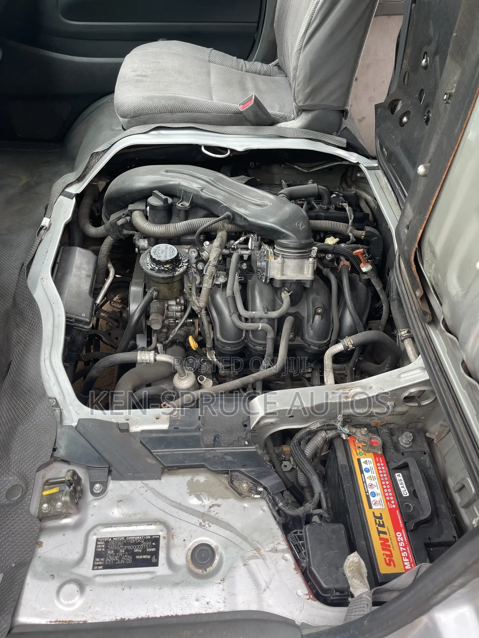 Toyota HiAce 2005 White