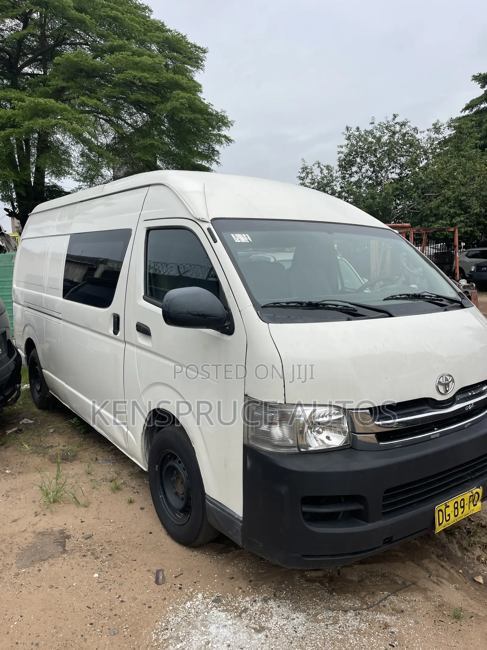 Toyota HiAce 2005 White