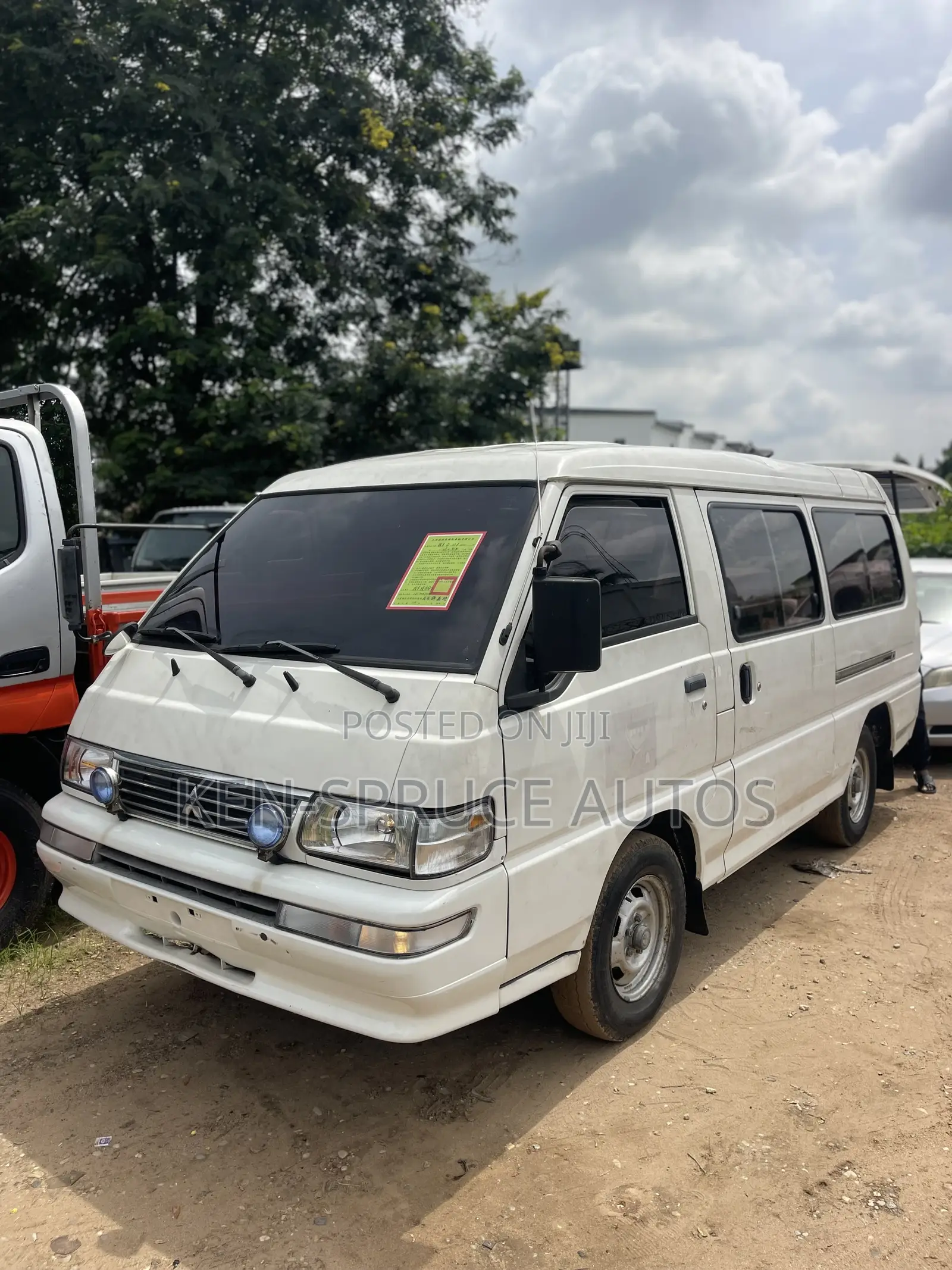 Mitsubishi Delica 2011 White