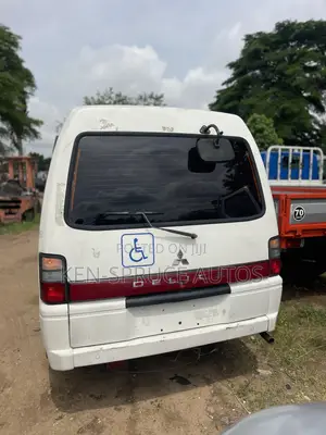 Mitsubishi Delica 2011 White