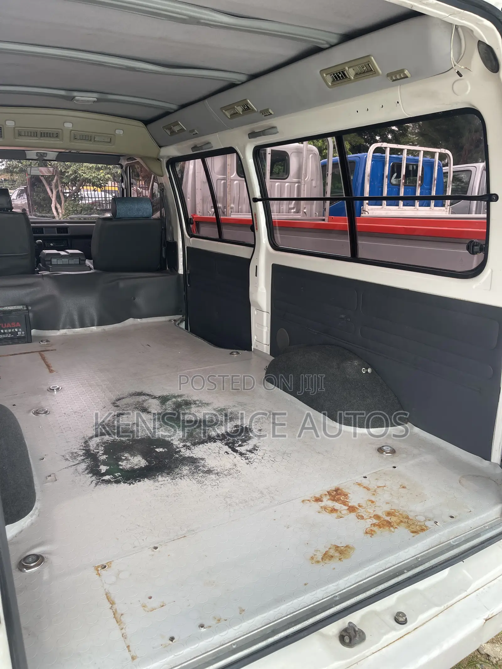 Mitsubishi Delica 2011 White