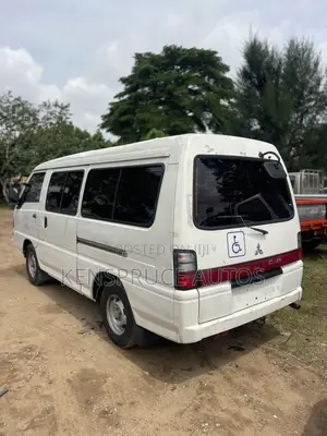 Mitsubishi Delica 2011 White