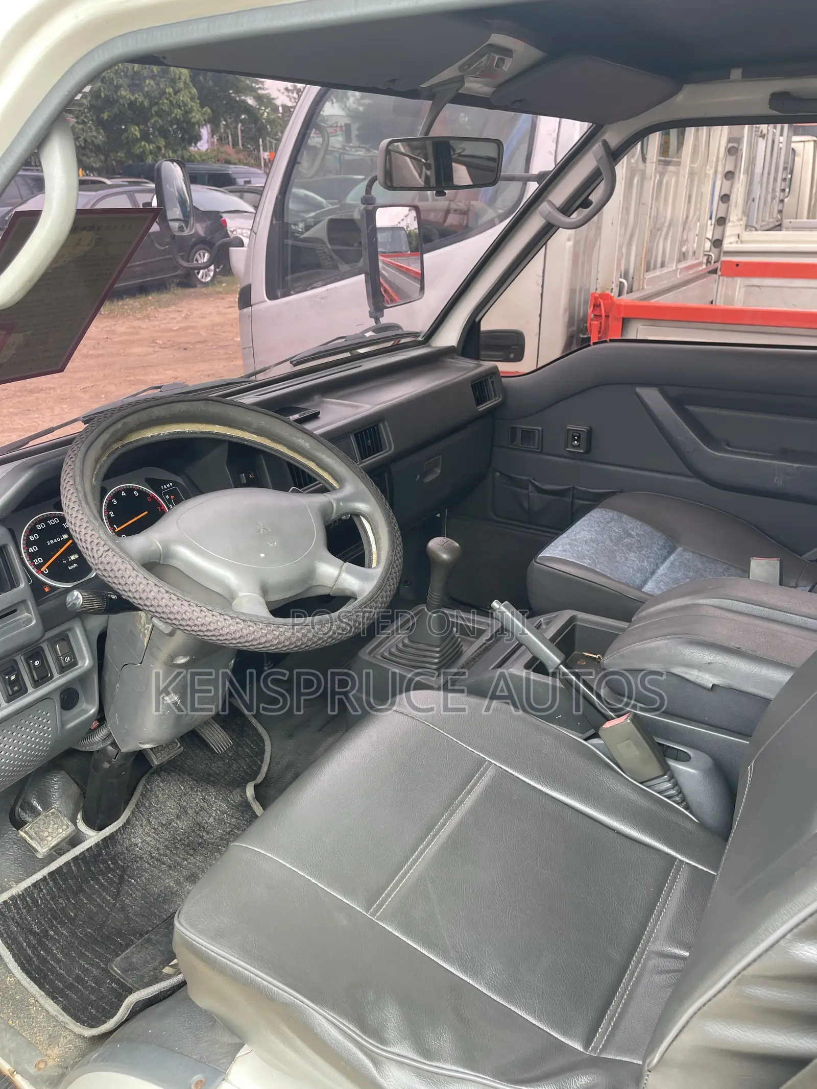 Mitsubishi Delica 2011 White