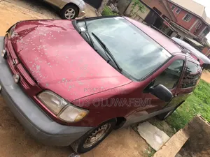 Toyota Sienna 2000 Red