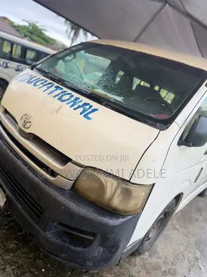 Toyota HiAce 2005 White