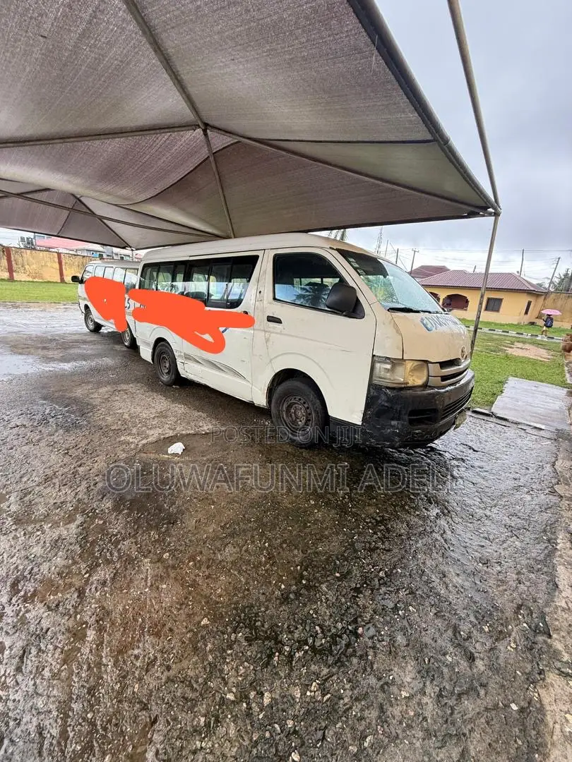 Toyota HiAce 2005 White