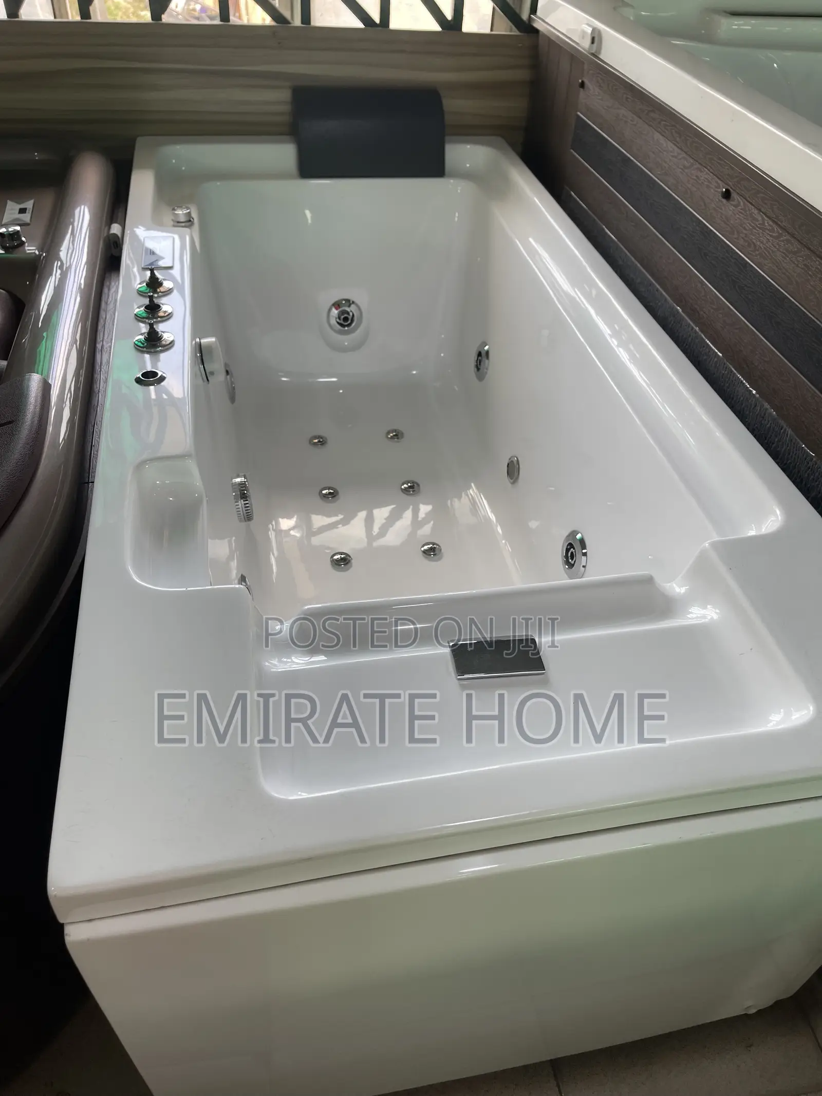 Executive Single Master Jacuzzi With Water Falling