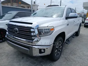 Toyota Tundra 1794 5.7L V8 4x4 CrewMax 5.6 ft. box 145.7 in. WB 2020