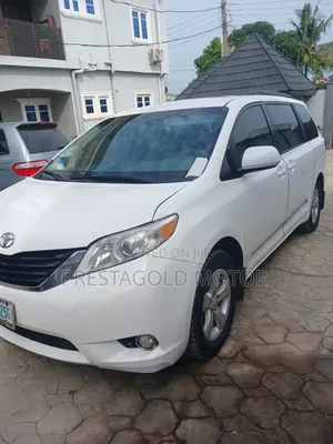 Toyota Sienna LE 7 Passenger Mobility 2011 White