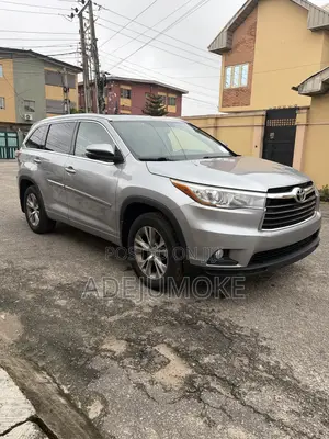 Toyota Highlander XLE 4dr SUV AWD (3.5L 6cyl 6A) 2015 Gray