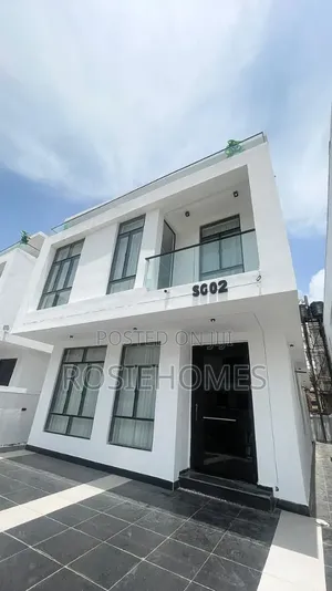 5bdrm Duplex in Chevron for sale
