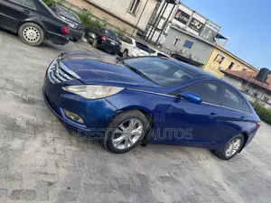 Hyundai Sonata Limited 2.0T Sedan (2.0L 4cyl 6A) 2013 Blue