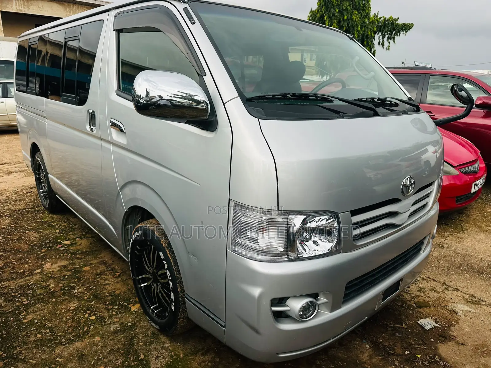 Toyota HiAce 2012 Silver