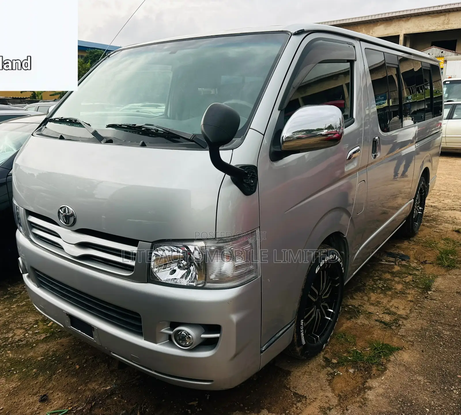 Toyota HiAce 2012 Silver