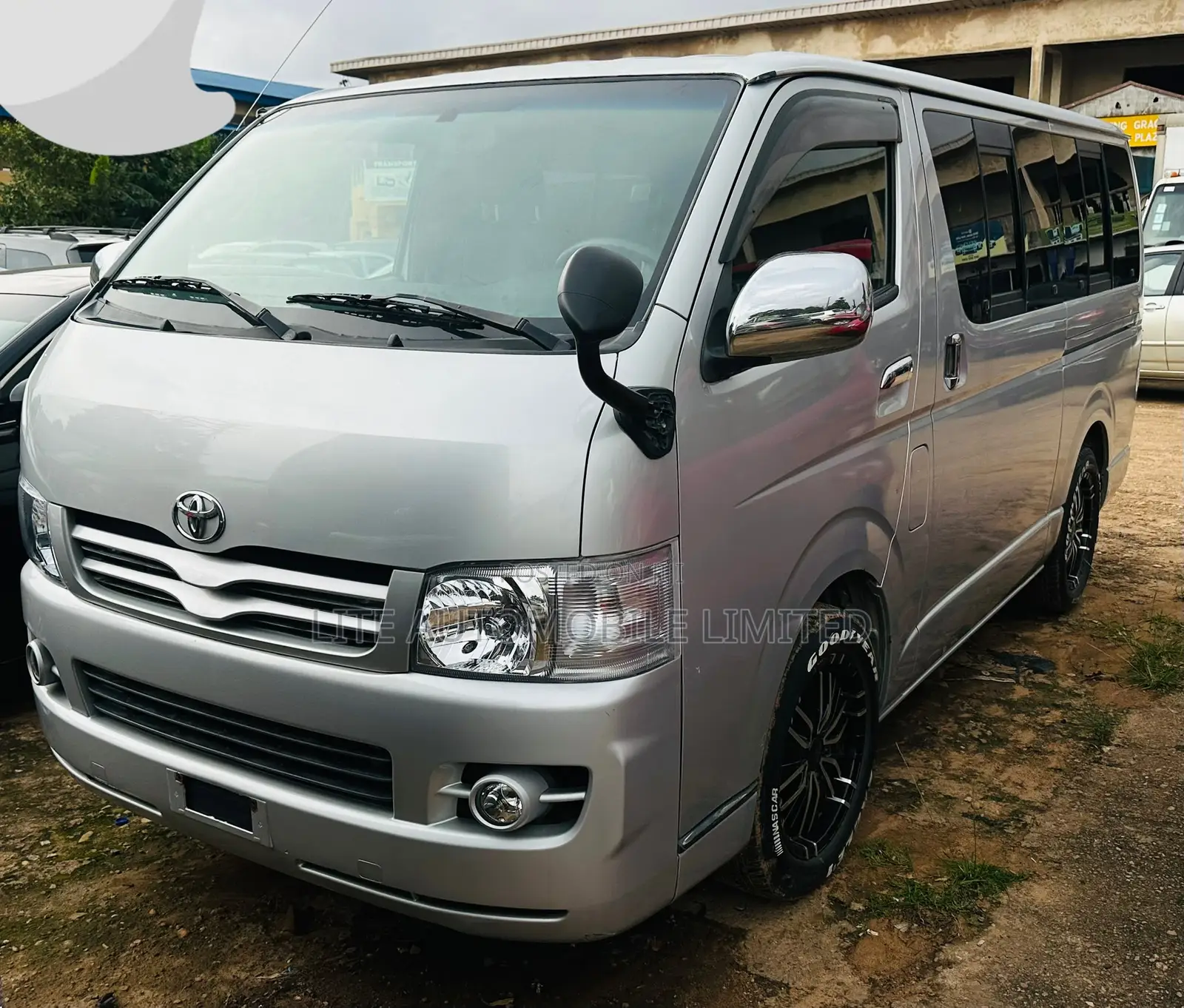 Toyota HiAce 2012 Silver