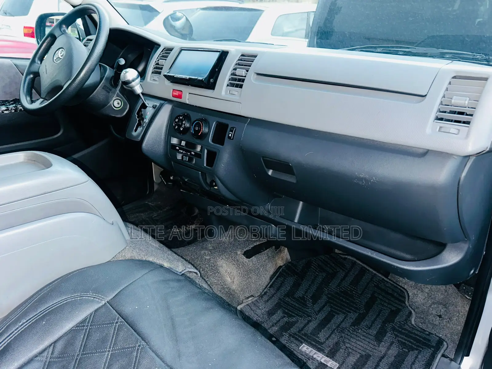 Toyota HiAce 2012 Silver