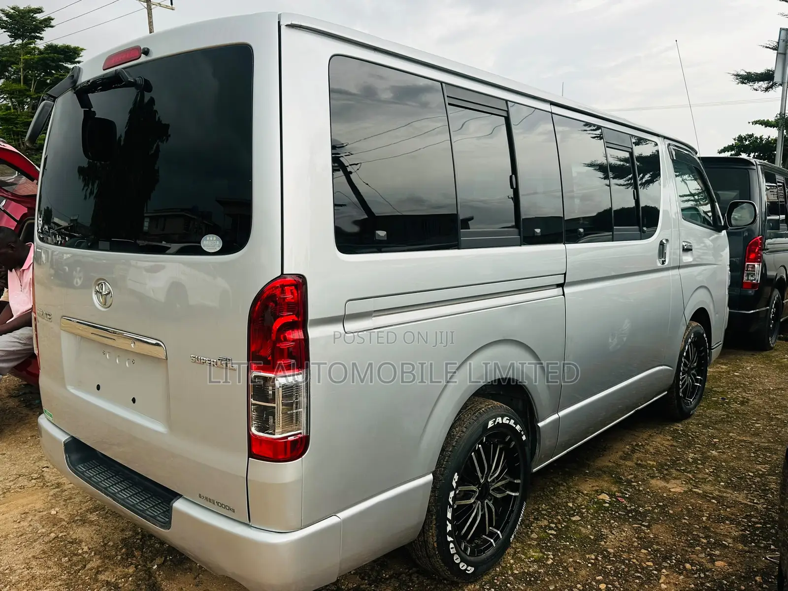 Toyota HiAce 2012 Silver
