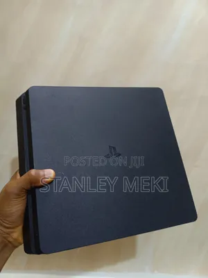 Ps4 Fat With 2 Pads and Games