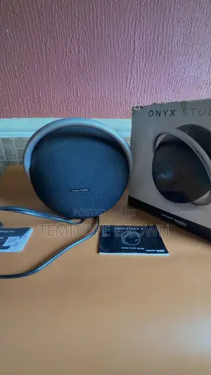 Harman Kardon Onyx Studio 8 (With Box Accessories)